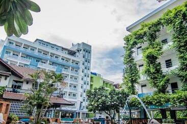 هتل Sutus Court 5
