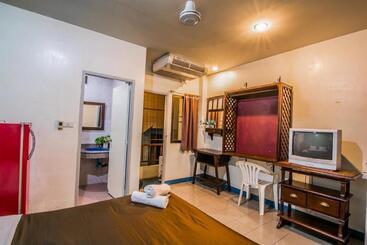 هتل Sutus Court 5