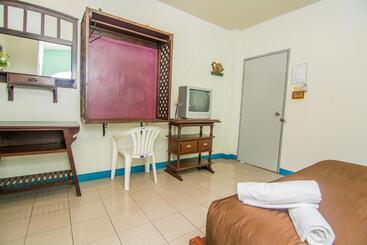 هتل Sutus Court 5
