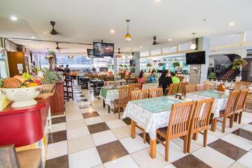 هتل Sutus Court 5