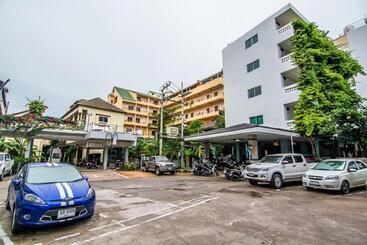 هتل Sutus Court 5
