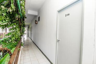 هتل Sutus Court 5