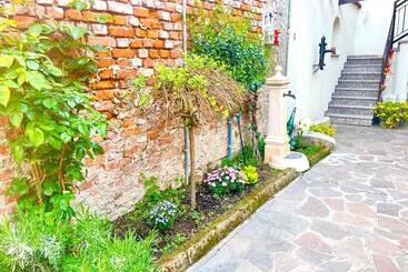 B&b Corte Sul Naviglio Cin I T 0 1 5 0 7 0 C 1 3 X U I L Q C V