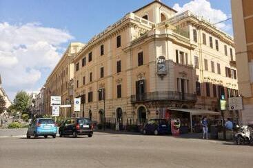 تختخواب و صبحانه Alibrandi Palace