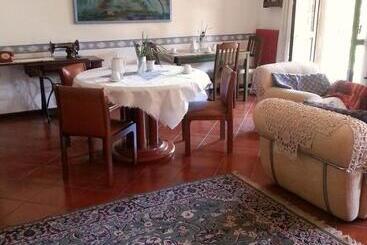 تختخواب و صبحانه Il Nido Del Pettirosso