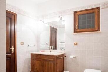 تختخواب و صبحانه La Villa Di Lucia