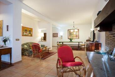 تختخواب و صبحانه La Villa Di Lucia