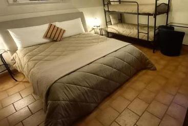 تختخواب و صبحانه Villa Laura Rooms & Pool