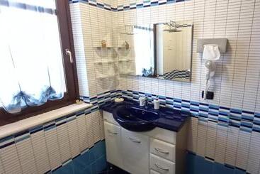 تختخواب و صبحانه Villa Laura Rooms & Pool