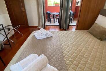تختخواب و صبحانه Villa Laura Rooms & Pool
