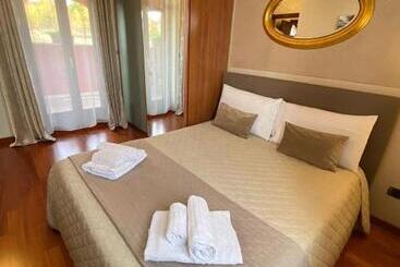 تختخواب و صبحانه Villa Laura Rooms & Pool