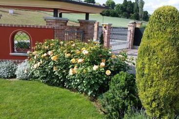 تختخواب و صبحانه Villa Laura Rooms & Pool