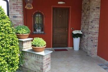 تختخواب و صبحانه Villa Laura Rooms & Pool