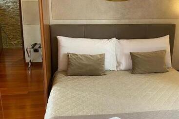 تختخواب و صبحانه Villa Laura Rooms & Pool