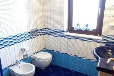 تختخواب و صبحانه Villa Laura Rooms & Pool
