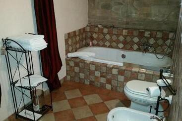 تختخواب و صبحانه Villa Laura Rooms & Pool