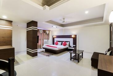 هتل Alpha, Vadodara