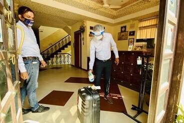 هتل Classic Inn Near Railway Station Jaipur