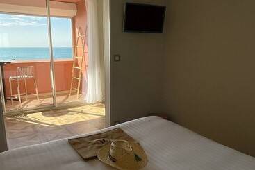 هتل Hôtel La Grande Conque