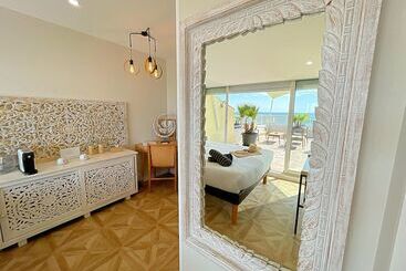 هتل Hôtel La Grande Conque