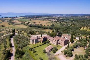 リゾートホテル Relais Borgo Torale