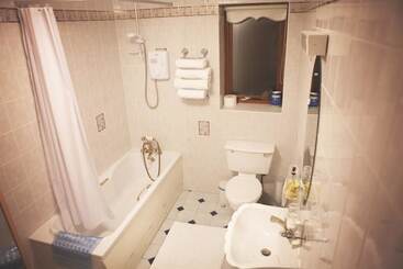 The Derg Arms B&b