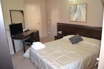 B&b Bed& Fly   Mamma Mia