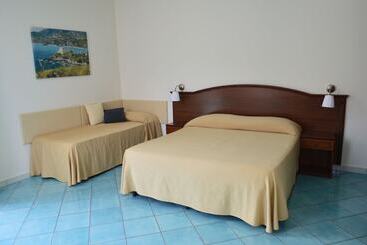 تختخواب و صبحانه Borgo 800