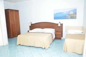 تختخواب و صبحانه Borgo 800