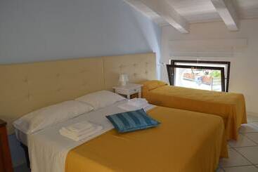 تختخواب و صبحانه Borgo 800