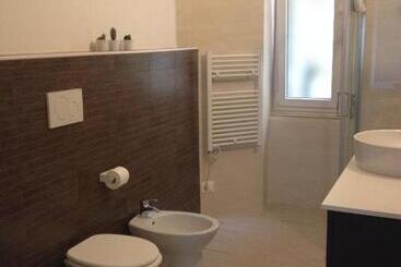 تختخواب و صبحانه Il Guasco Rooms