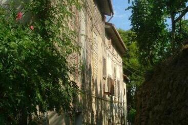 تختخواب و صبحانه La Fusarella Villa Santoro