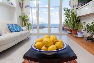تختخواب و صبحانه Limoni Sul Mare