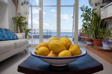 تختخواب و صبحانه Limoni Sul Mare