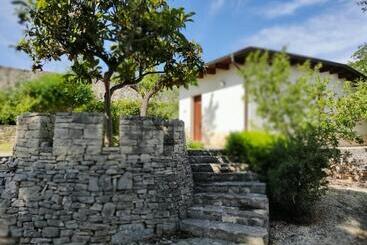 تختخواب و صبحانه Maglioferro Residence