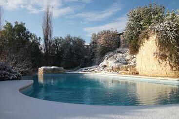 تختخواب و صبحانه Maglioferro Residence