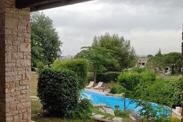 تختخواب و صبحانه Maglioferro Residence