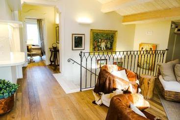 تختخواب و صبحانه Monterosato Country House