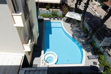 هتل Adriatica Con Piscina