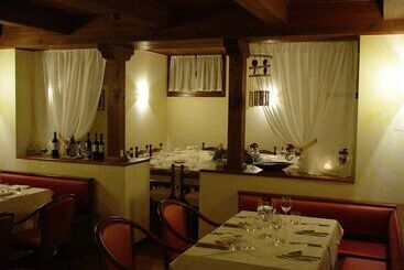 هتل Albergo Ristorante Flora