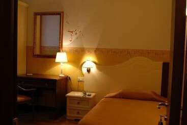 هتل Albergo Ristorante Flora