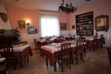 هتل Albergo Ristorante Il Ciclope