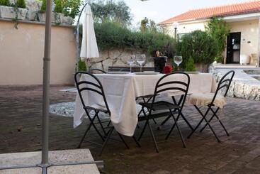 هتل Albergo Ristorante Il Ciclope