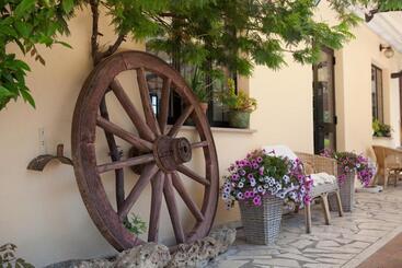 هتل Albergo Ristorante Il Ciclope