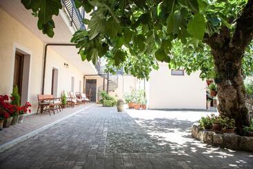 هتل Albergo Ristorante Il Ciclope