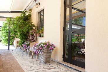 هتل Albergo Ristorante Il Ciclope