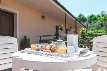 هتل Albergo Ristorante Il Ciclope