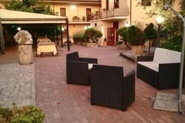 هتل Albergo Ristorante Il Ciclope