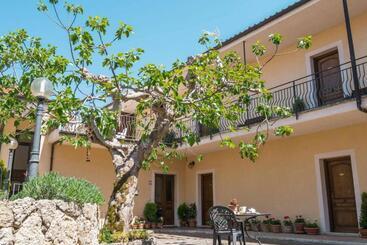 هتل Albergo Ristorante Il Ciclope