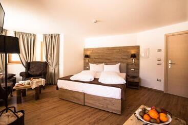 בית מלון כפרי Golden Park Resort